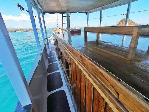 Vini Liveaboard