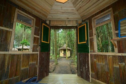 Wisata Pinus Songgon