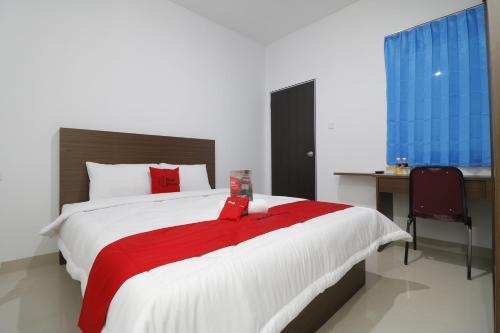 Hotel Reddoorz Plus Near Kepri Mall
