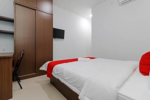 Hotel Reddoorz Plus Near Kepri Mall