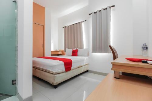 Hostal Reddoorz Plus Near Galaxy Bekasi