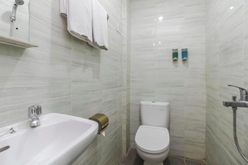 Hostal Reddoorz Plus Near Galaxy Bekasi