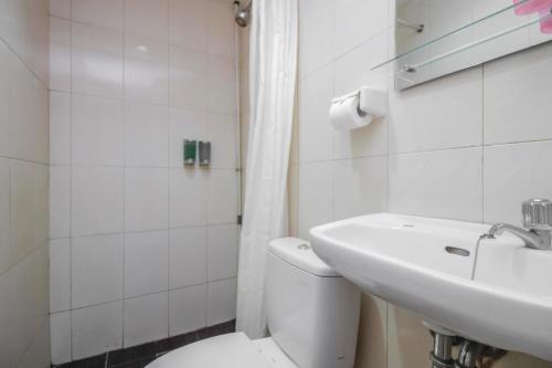 Hostal Reddoorz Plus Near Galaxy Bekasi