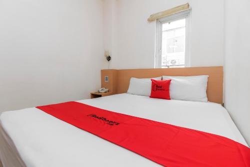 Hostal Reddoorz Plus Near Galaxy Bekasi