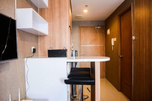 Comfortable Studio The Oasis Lippo Cikarang Apartment By Travelio