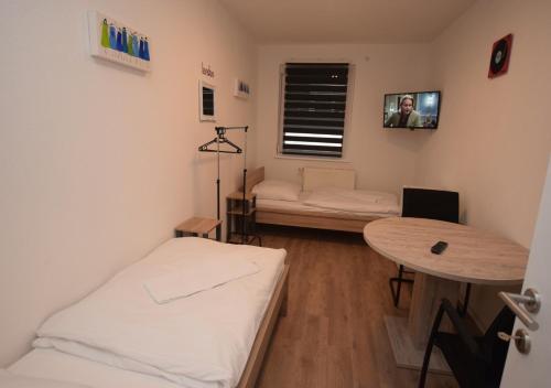 Hostal Ab M�hringen Messe Zimmer