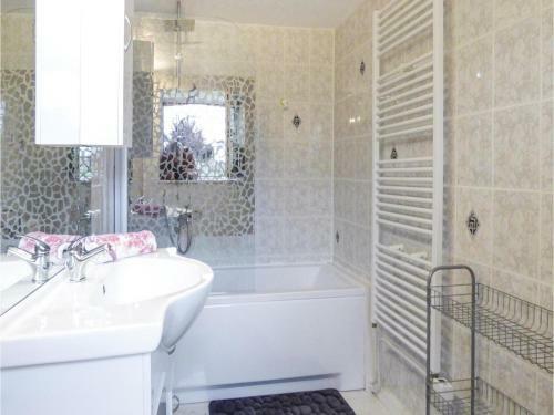 Three-bedroom Holiday Home In Hellenthal