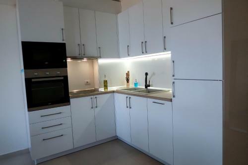 On The Beach (literally) Stylish Apartment With Free P