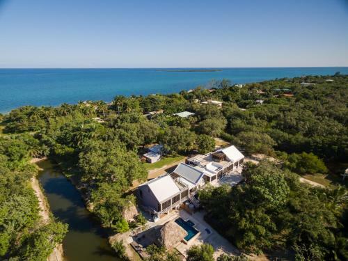 Hostal Bayshore Bijou Suites
