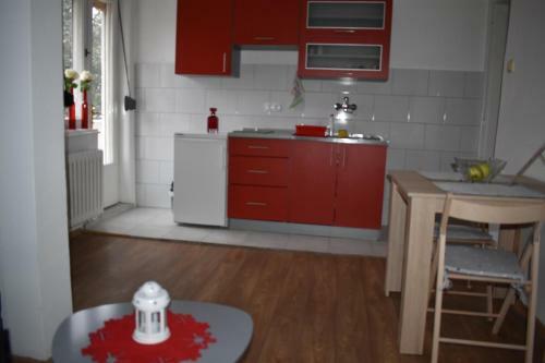 Hostal De Lux Apartment & Rooms Emilia