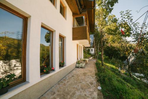 Herzegovina Lodges Boracko Jezero
