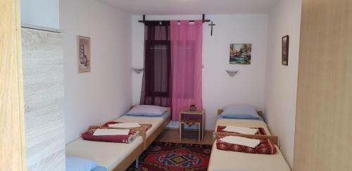 Hostal Rooms Rafomarija