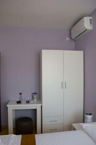Ina Apartments