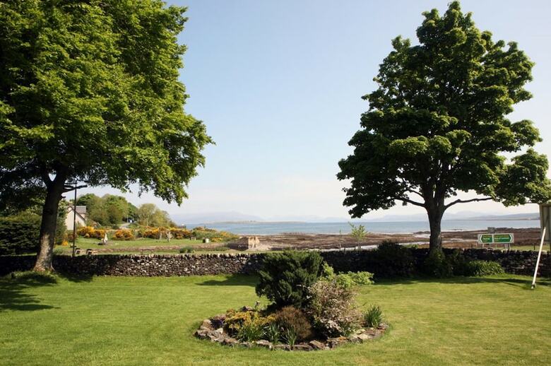 Broadford Hotel