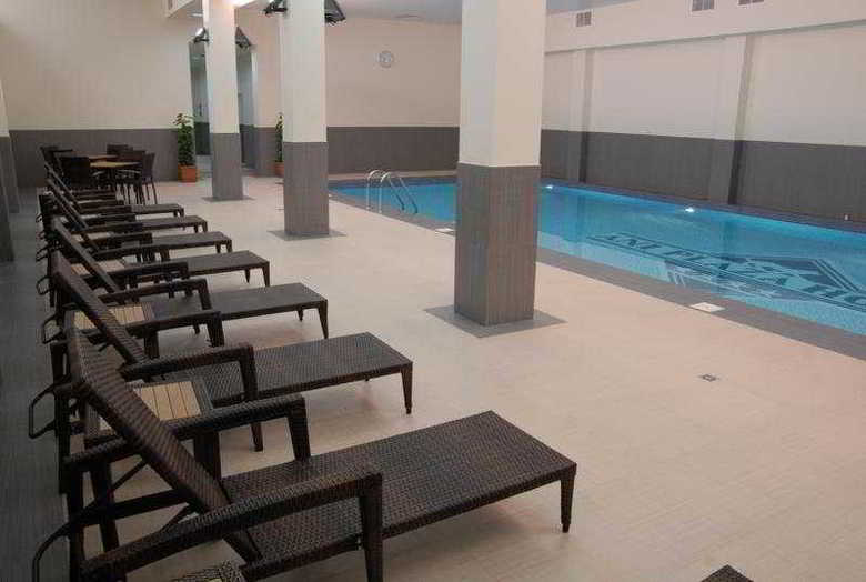 Ani Plaza Hotel