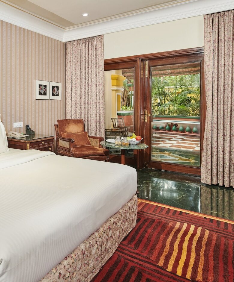Hotel Mayfair Lagoon