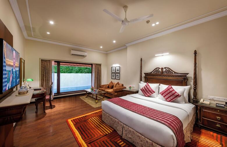 Hotel Mayfair Lagoon