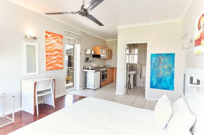 Hotel Mouille Point Village