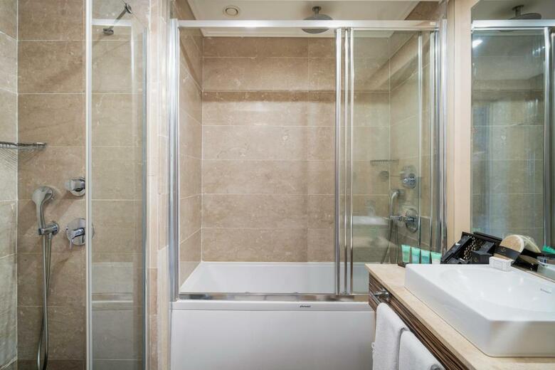 Hotel Cratos Premium