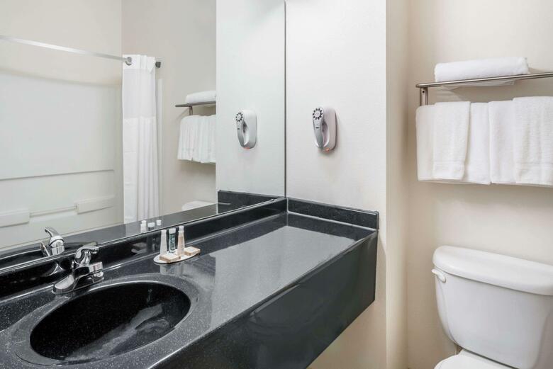 Hotel Baymont By Wyndham Indianapolis Northeast