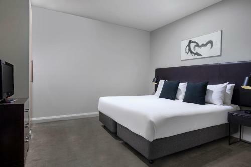 Hotel Mantra On Hindmarsh Square