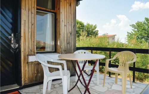 Three-bedroom Holiday Home In Sinemoretz