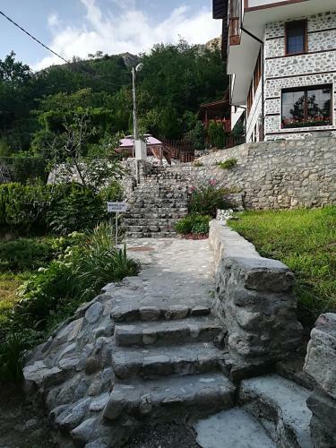 Hostal Manoleva House