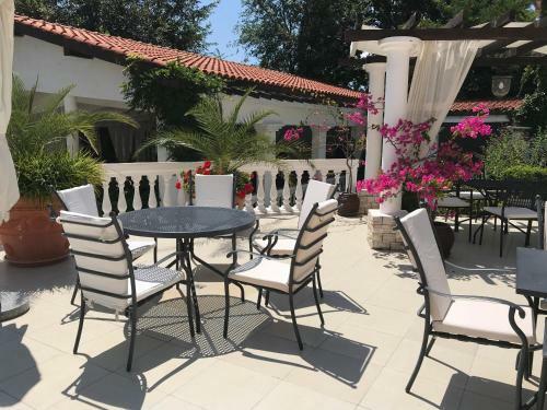 Pearl Beach Apartments In The Cliff Resort