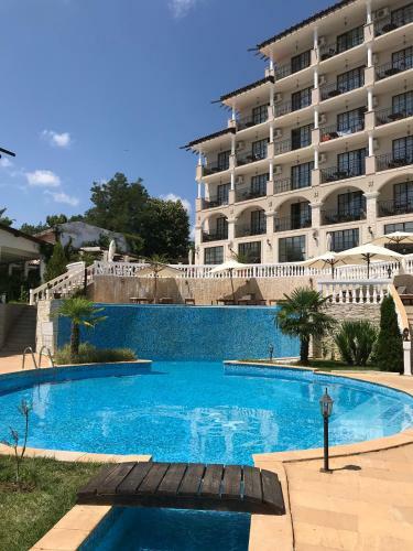 Pearl Beach Apartments In The Cliff Resort