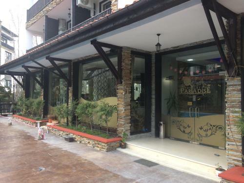 Paradise Green Apartments