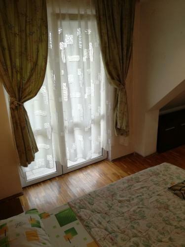 Lider Apartment Pop Hariton