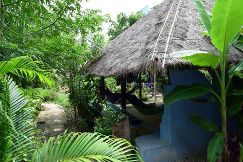 Lodge Blue Indigo Yoga Retreat