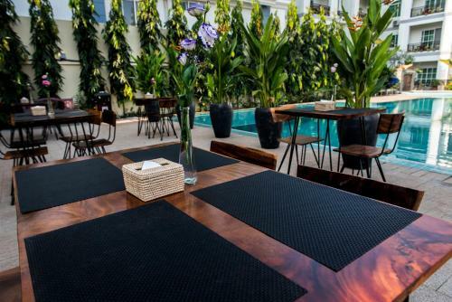 T-easy Crystal Hotel