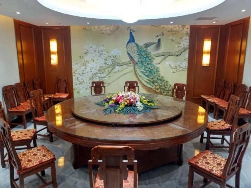 Beijing Gongmei Blue Peacock Business Hotel