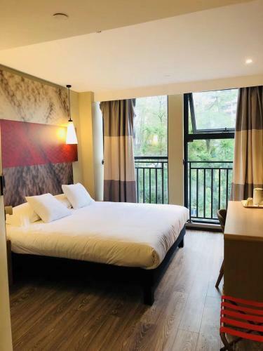 Ibis Chengdu East Railway Station Hotel