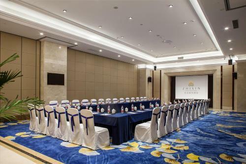 Zhixin Holiday Hotel