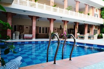 Hotel Suryaa Villa