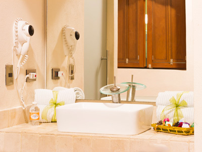 Monteleon Hotel And Suites