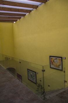 Monteleon Hotel And Suites