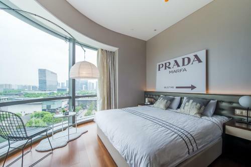 Hostal Timeless Series 2/ Guesthouse With Curved Panoramic Floor-to-ceiling Window