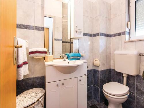 Four-bedroom Holiday Home In Bibinje