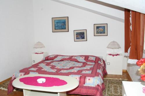 Apartments And Rooms With Wifi Bol (brac) - 2875