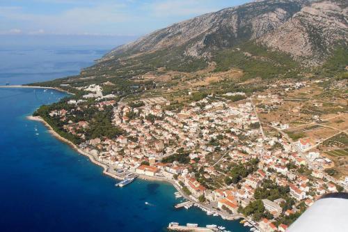 Apartments And Rooms With Wifi Bol (brac) - 2875
