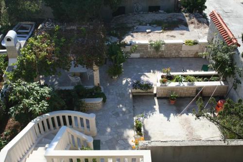 Apartments And Rooms With Wifi Bol (brac) - 2875