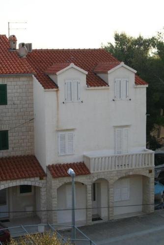 Apartments And Rooms With Wifi Bol (brac) - 2875