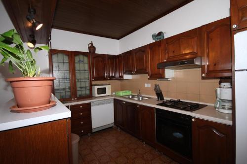 Apartments With A Parking Space Brela (makarska) - 6747