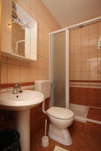 Apartments With A Parking Space Brela (makarska) - 6747