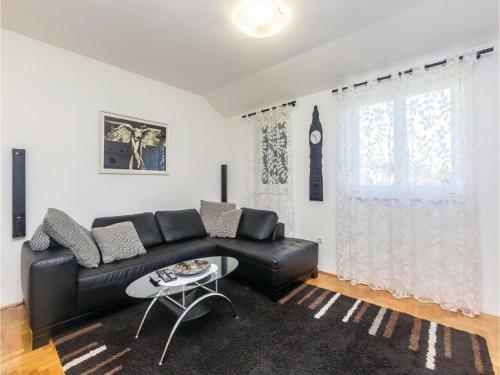 Two-bedroom Apartment In Cizici
