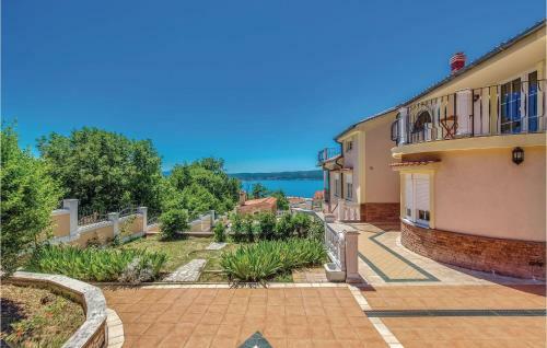 Seven-bedroom Holiday Home In Dramalj