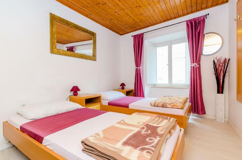 Hostal Rooms Jozomare
